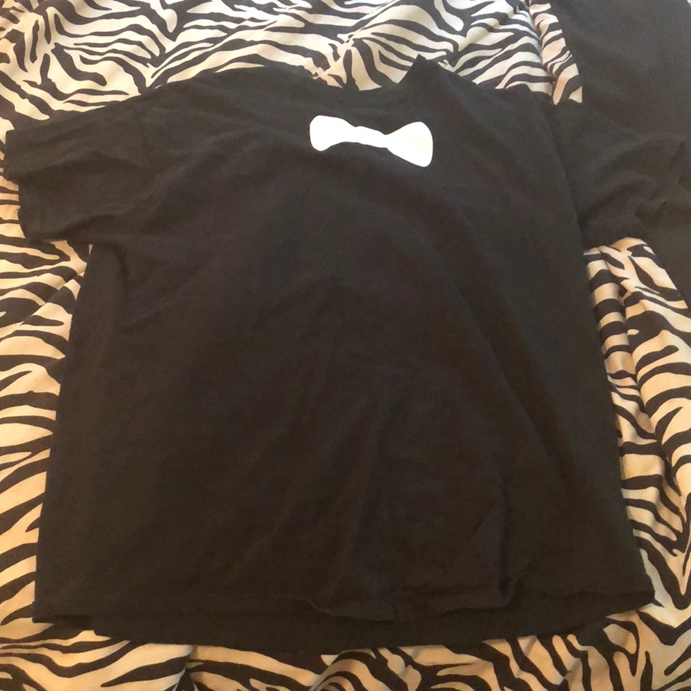 XL black and white shirt